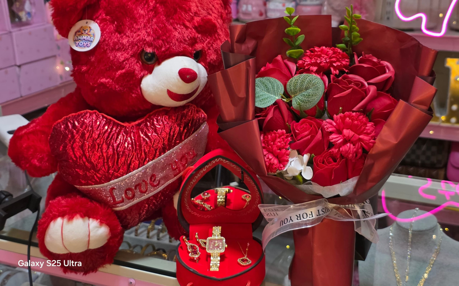 دللها فهي تستحق الدلال