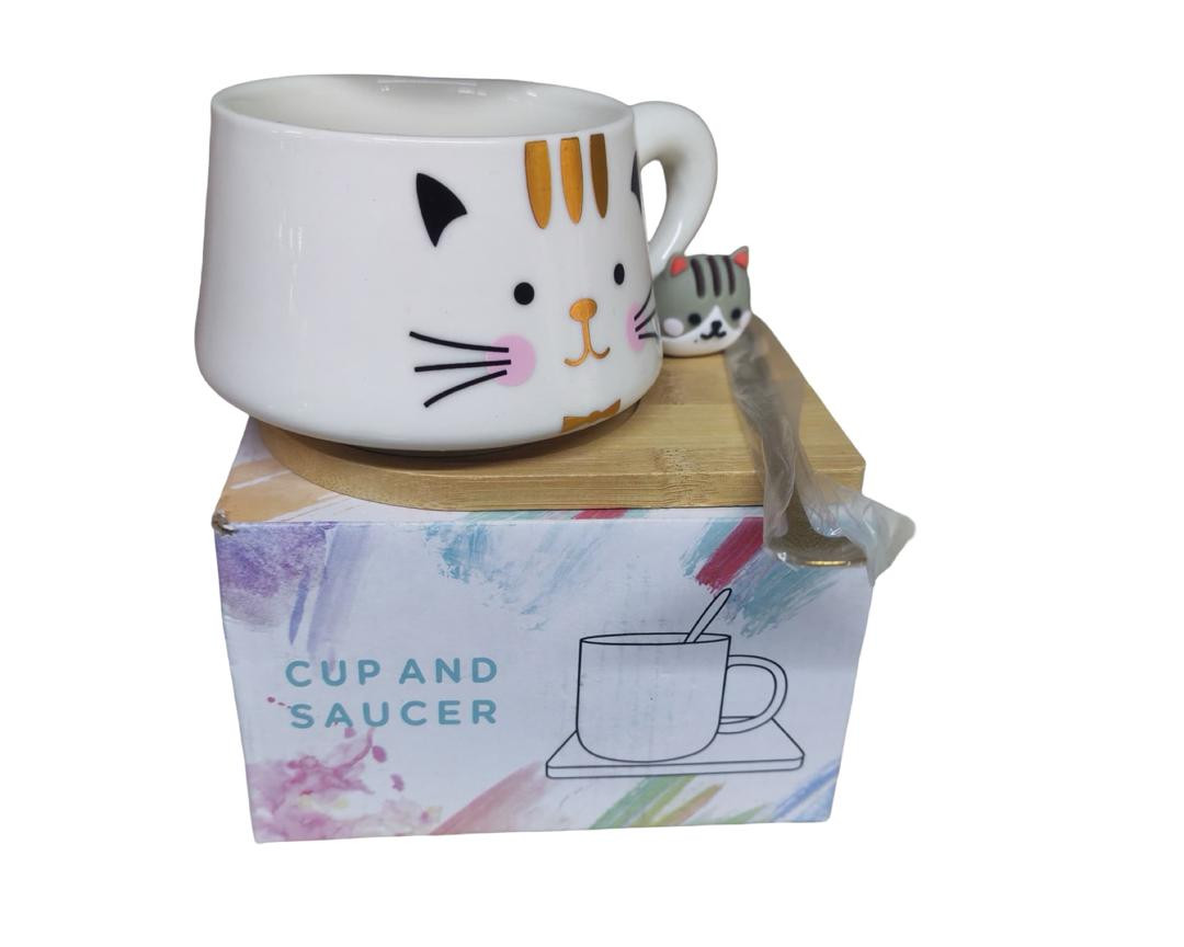 كوب وصحن بشكل قطة