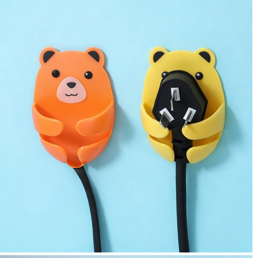 حامل جداري على شكل دب