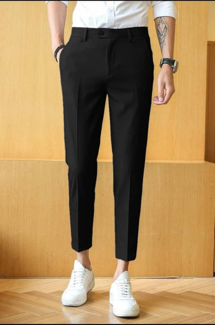 بنطال كتان "لاكوست" الفاخر – مزيج الأناقة والراحة اليومية