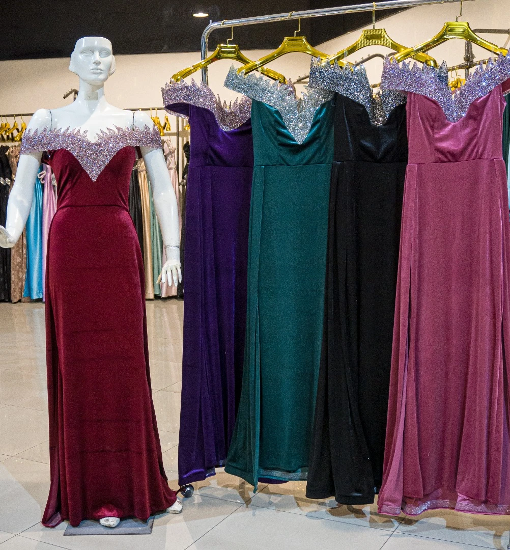 فستان مخمل سحب ديق قبة اوف شولدر