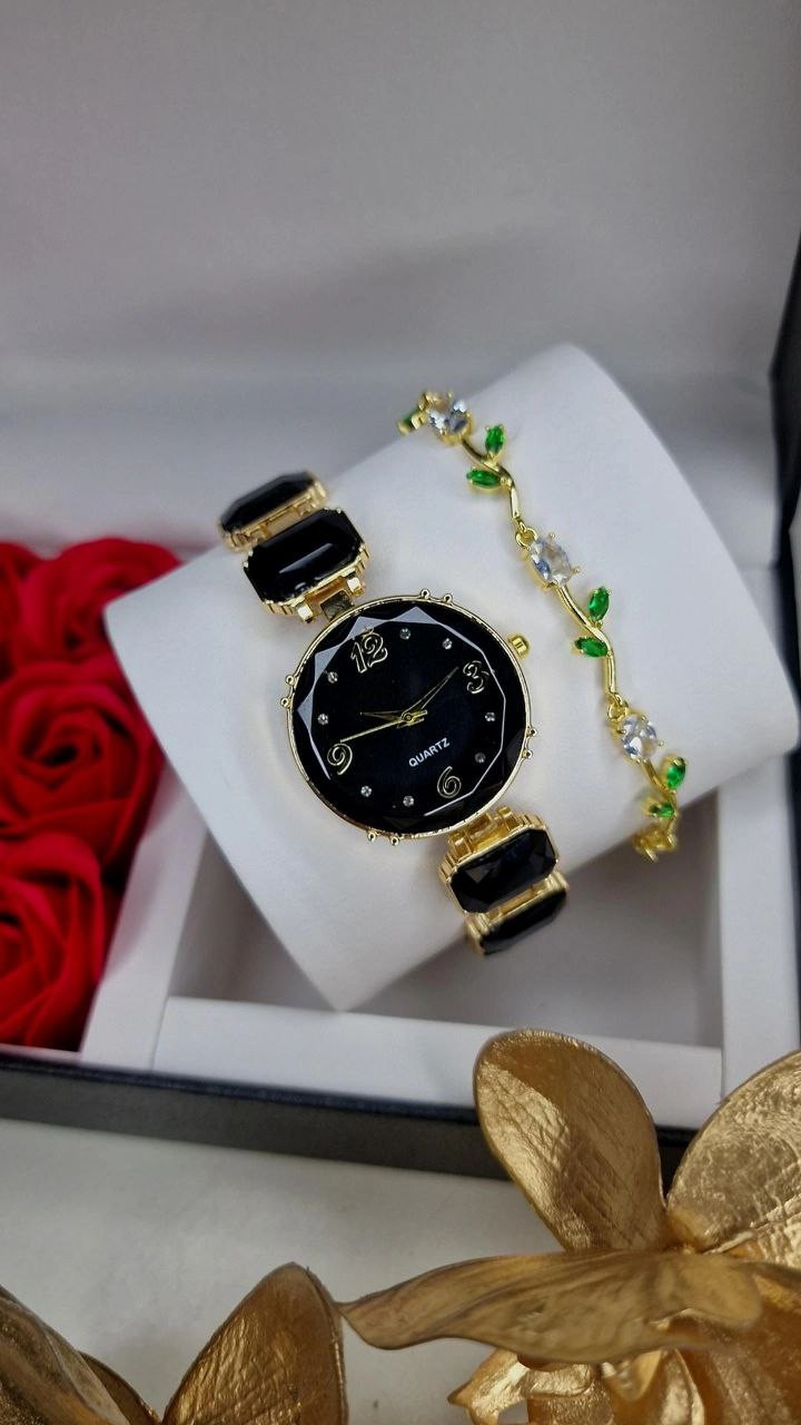 ساعة مع اسوارة