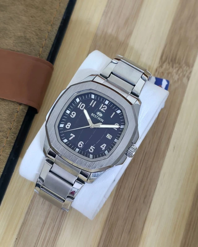 ساعَة بايتك فليب من BESTWIN — أناقة متينة ومظهر يثبت نفسه مع كل حركة.