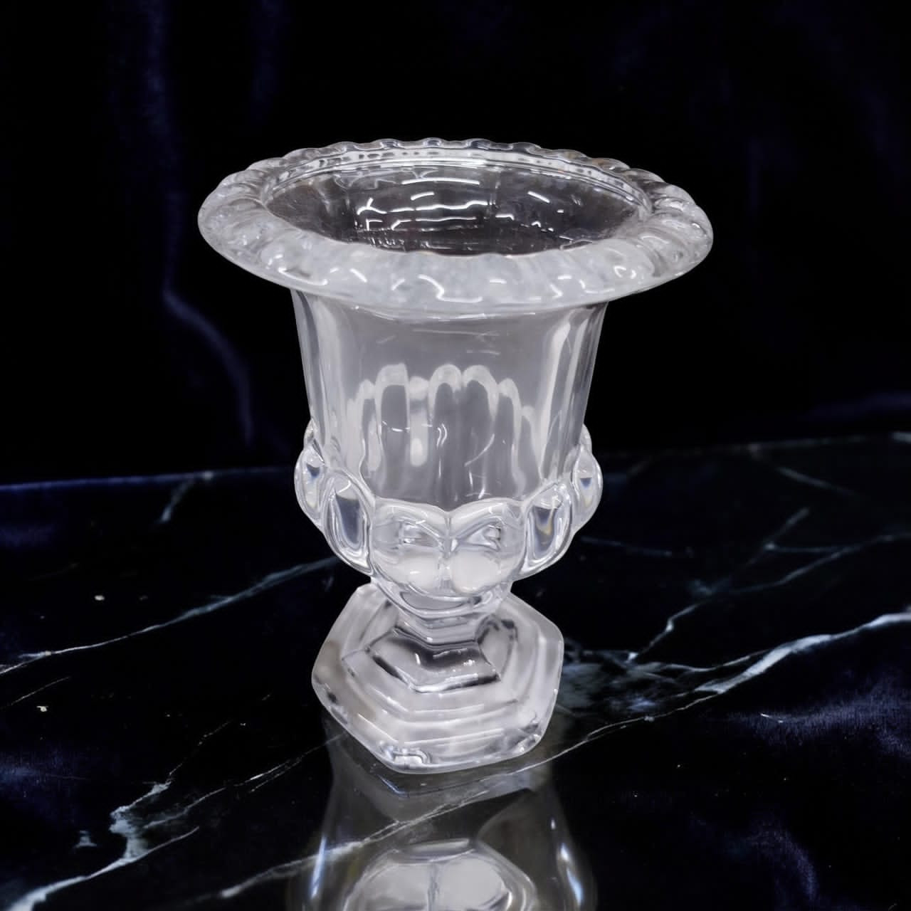 فازة زجاجية فاخرة