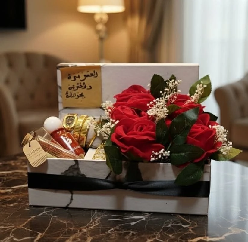 هدية بكج ورد ومجموعة من الهدايا