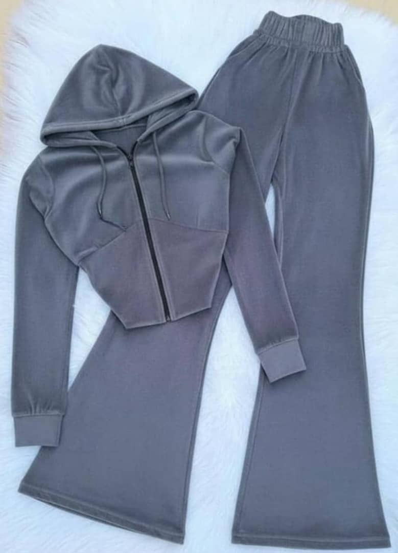 بيجامة الشتاء الفاخرة – سحر المخمل التركي والدفء المطلقب