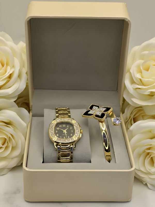 ساعة مع سوار