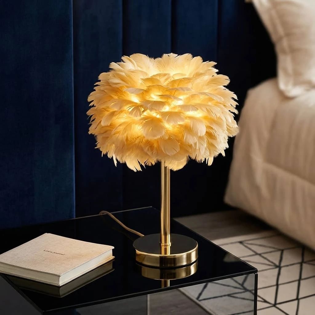مصباح طاولة بزخرفة الريش