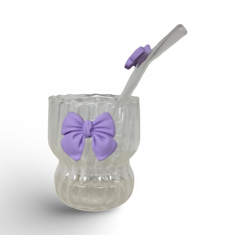 كوب الزجاج المزخرف