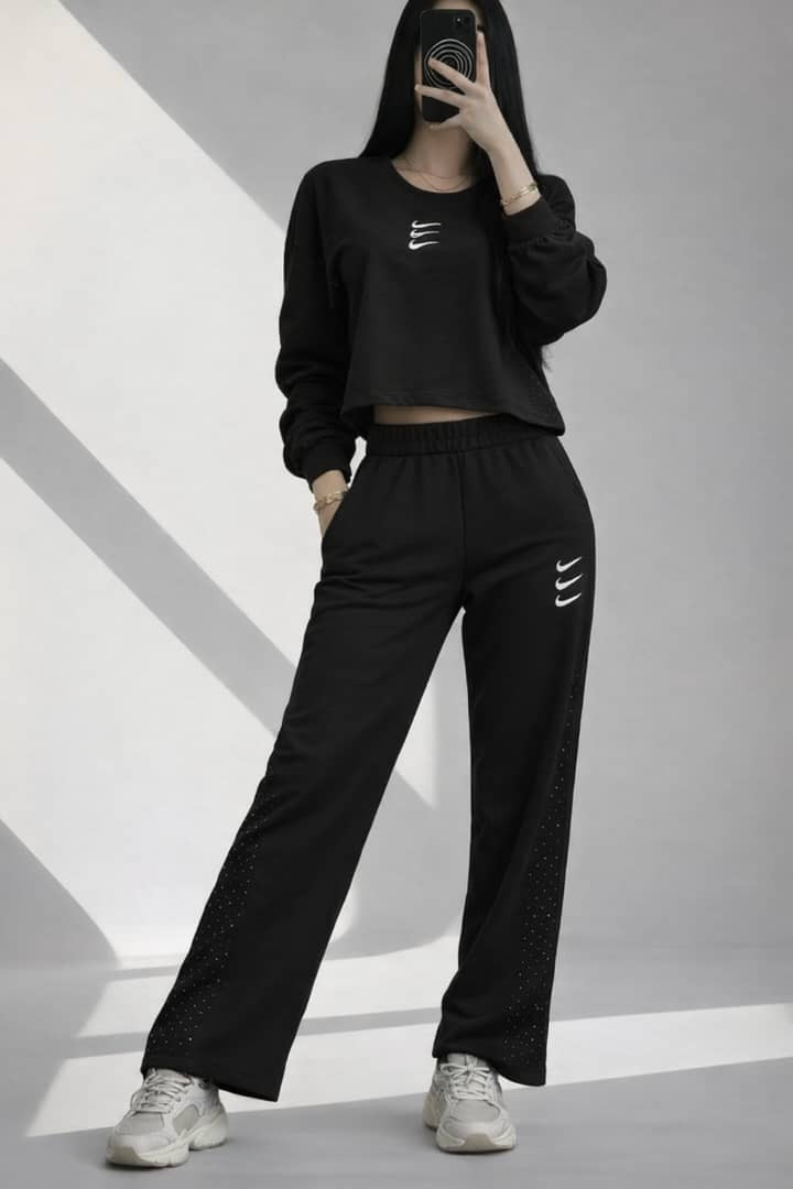 بجامة "نايك" ستراس – مزيج الأناقة الرياضية والدفء التركي