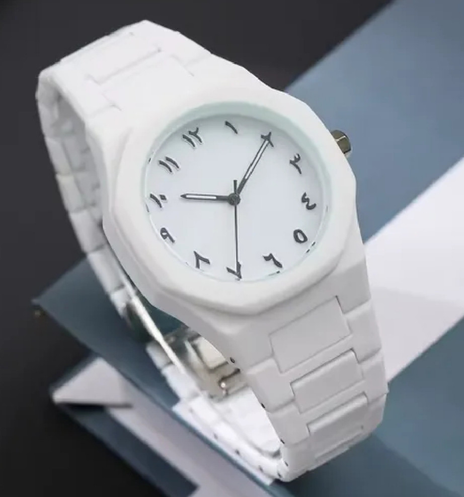 ساعة رجالية بالأرقام العربية