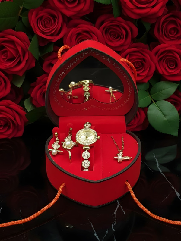 هديه تختصر كل الكلام في قلب واحد