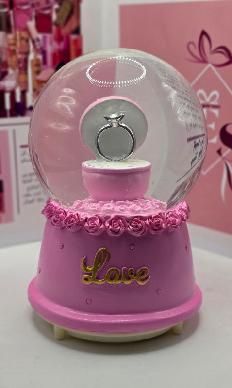 كـرات الأحـلام الـكـريـسـتـالـيـة