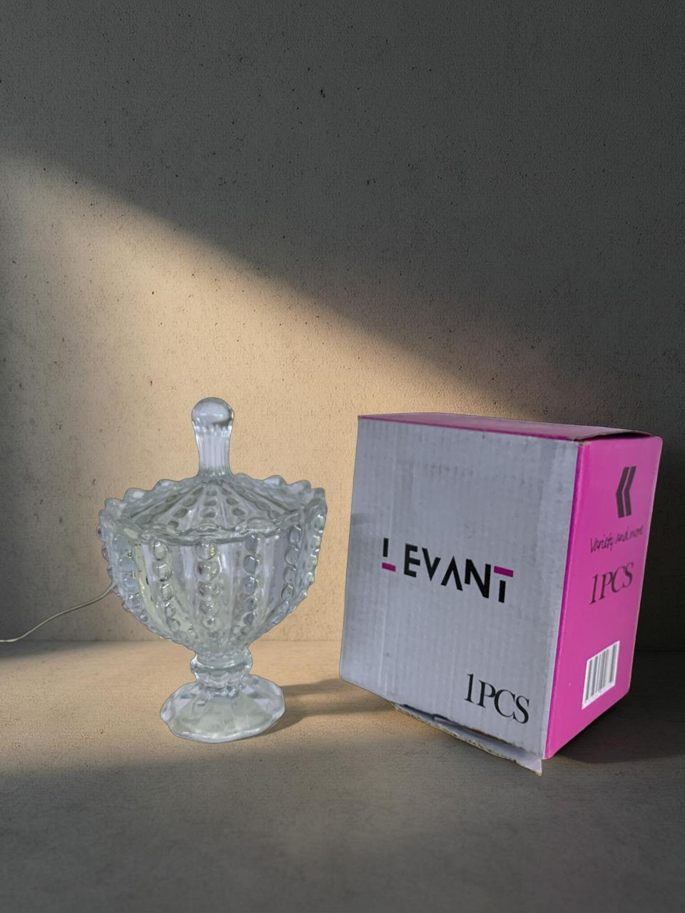 وعاء زجاجي فاخر بغطاء