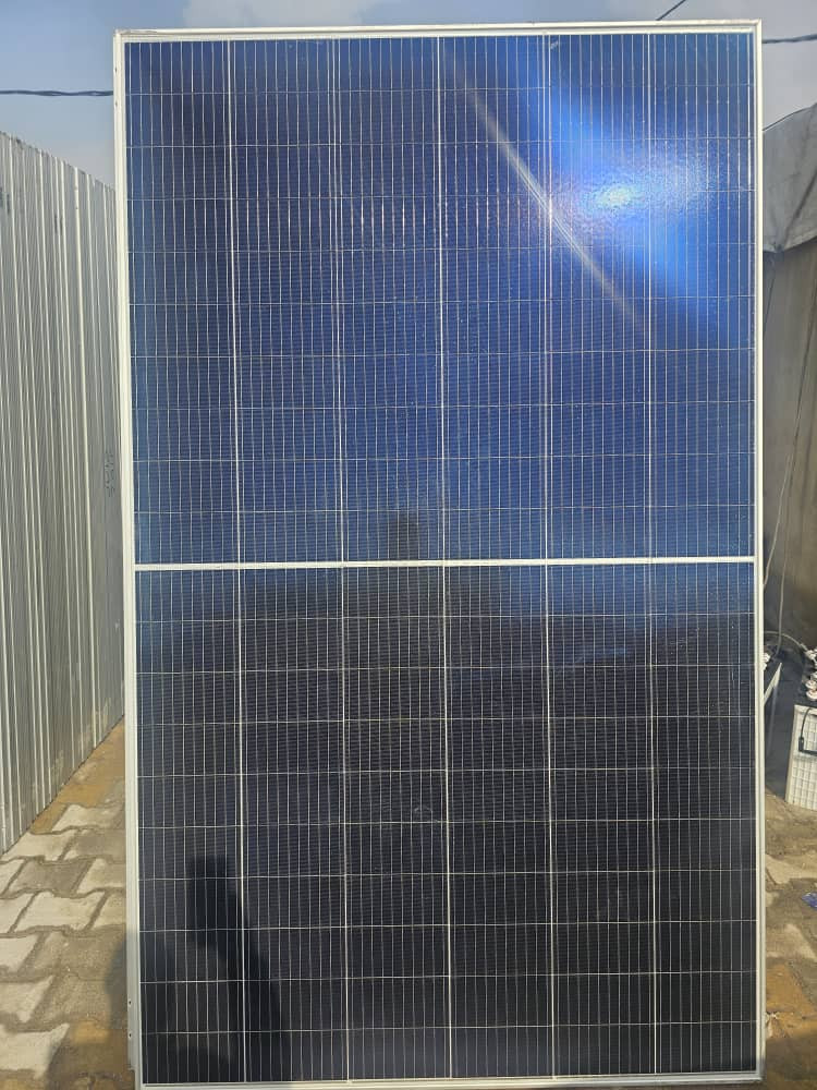 لوح طاقة شمسية