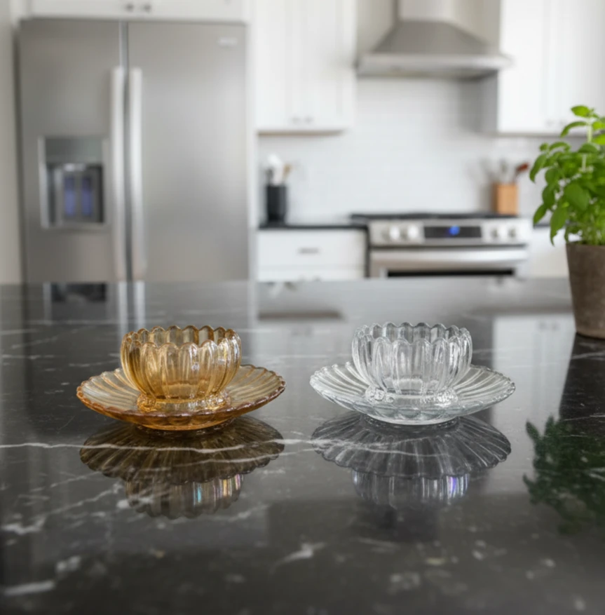 اناء زجاجي كهرماني انيق