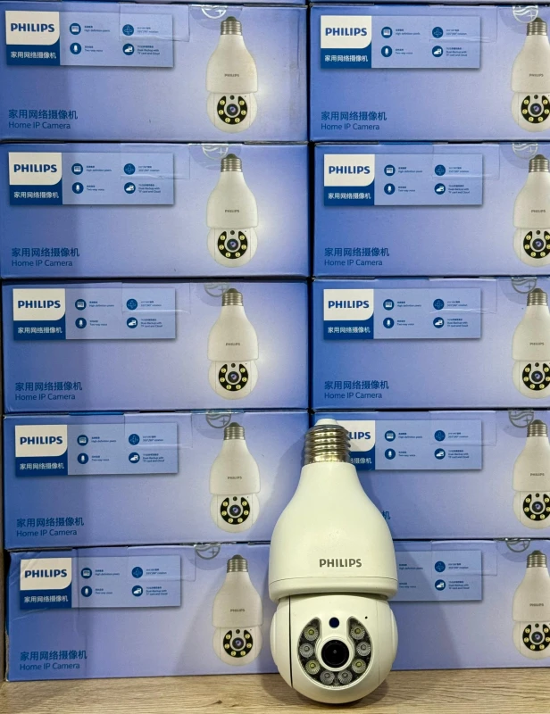 كاميرا مراقبة منزلية من نوع Philips Home IP Camera تأتي على شكل لمبة تُثبت في قاعدة الإضاءة العادية