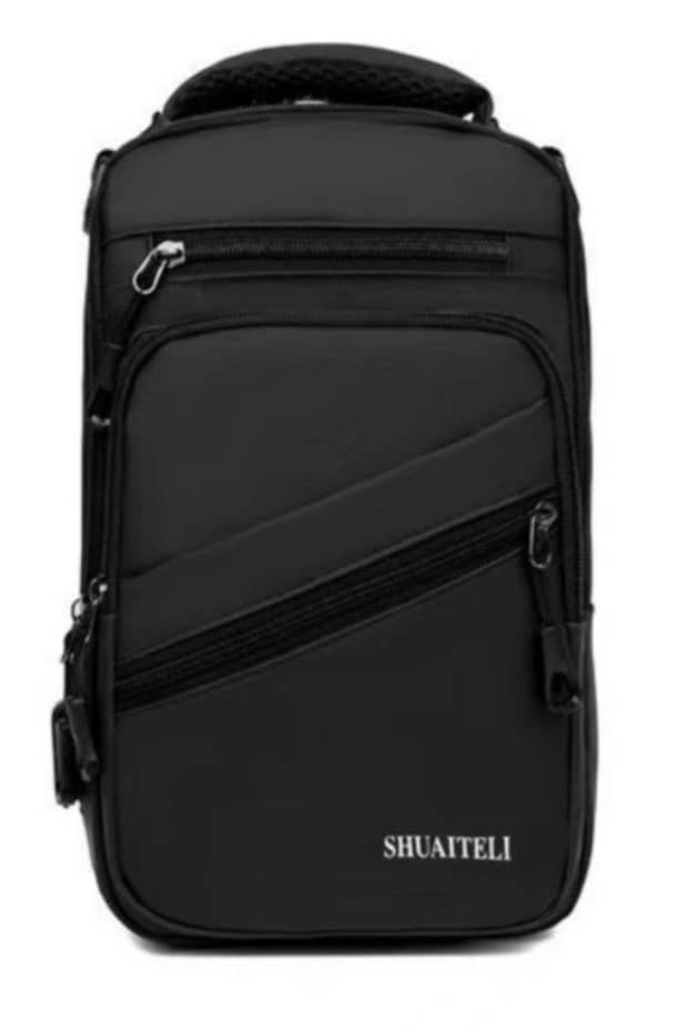 شنطة عملية وأنيقة بتصميم عصري يناسب الشغل والمشاوير اليومية ?