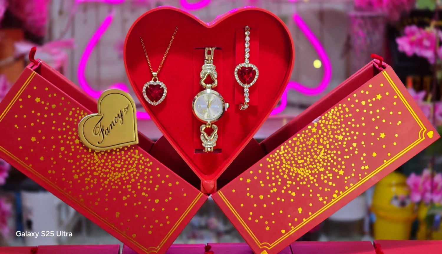 قـطـعـةً مـن الـفـخـامـة الـمـغـلـفـة بـقـلـب