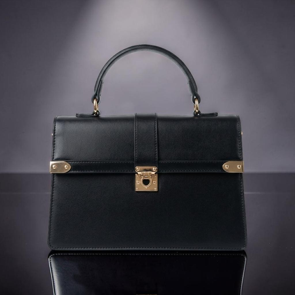 حقيبة يد كلاسيكية