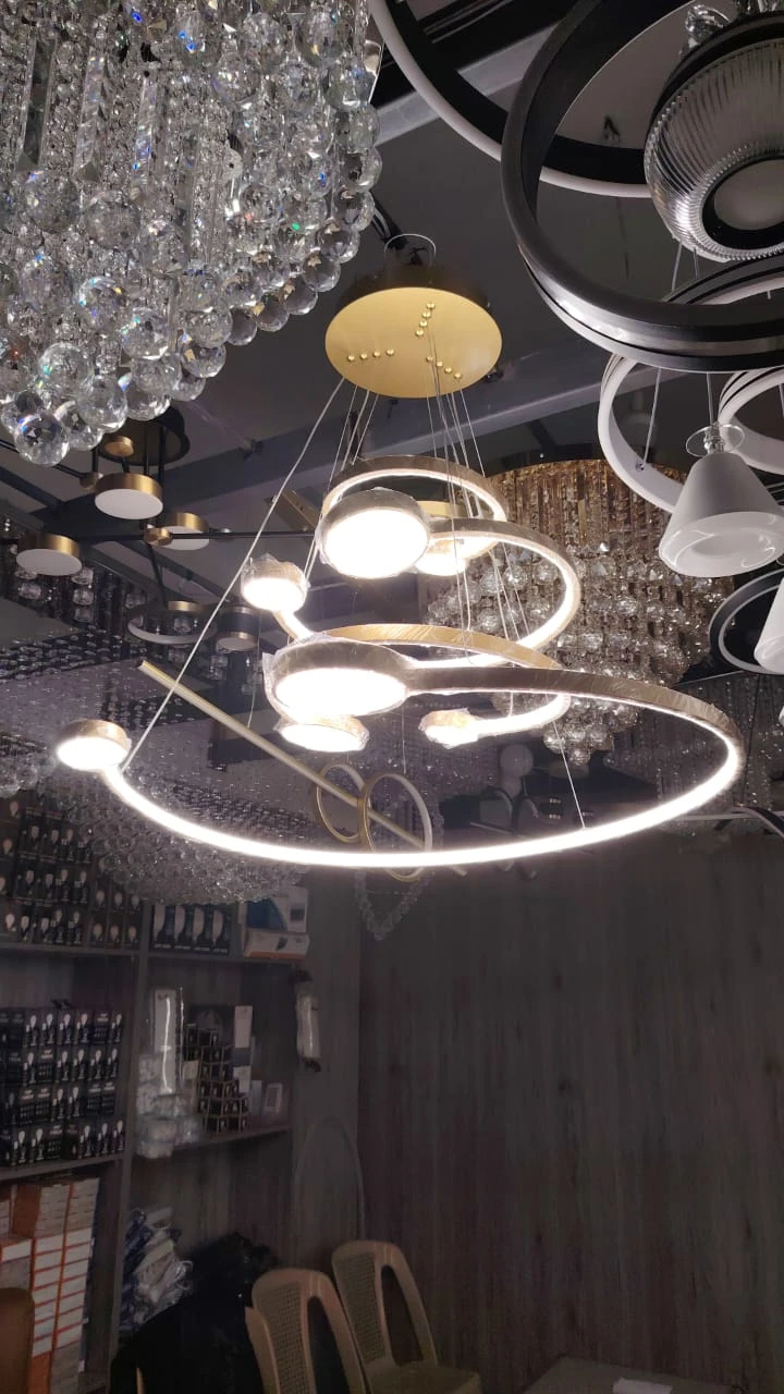 ثرية حديثة – إصدار "الدوامة النحاسية"